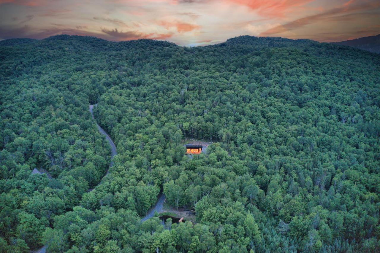 Kallm-Mont-Tremblant Chalet With Hot Tub, Pond & Beach On Private 7Acre Estate Lac Superieur Exterior photo